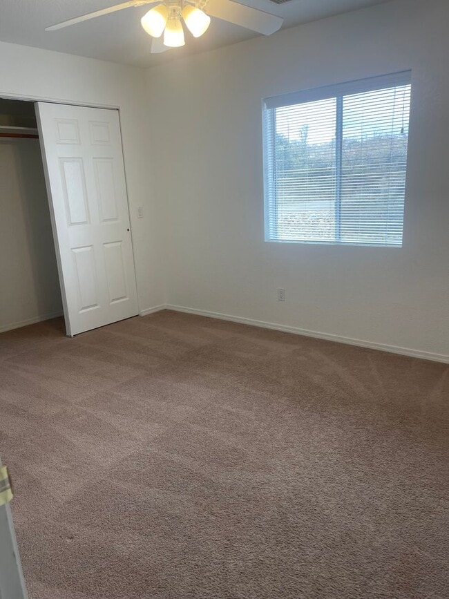 Building Photo - 3 Bed 2 Bath Available Now!! This is a Mon...