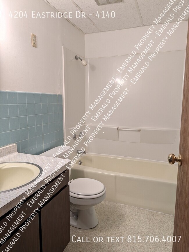 Building Photo - 4204 Eastridge Dr