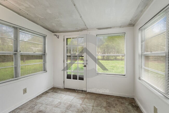 Building Photo - 2403 Broadview Ave