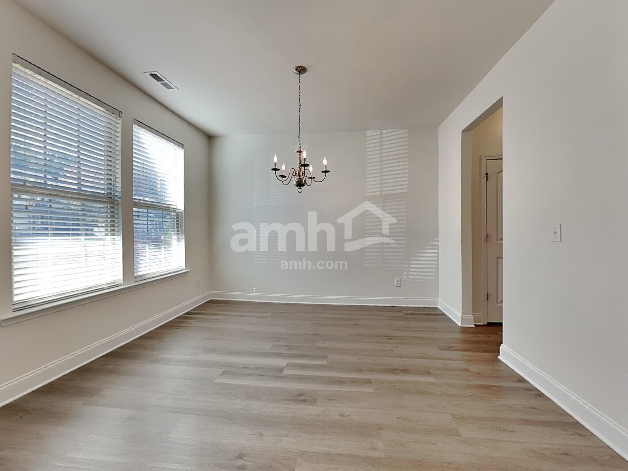 Building Photo - 185 Clubhouse Dr