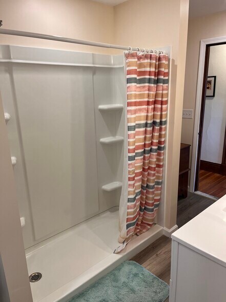 Shower - 48 Church St