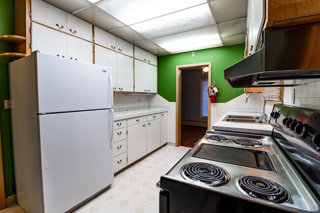 Kitchen - 1904 7th St S