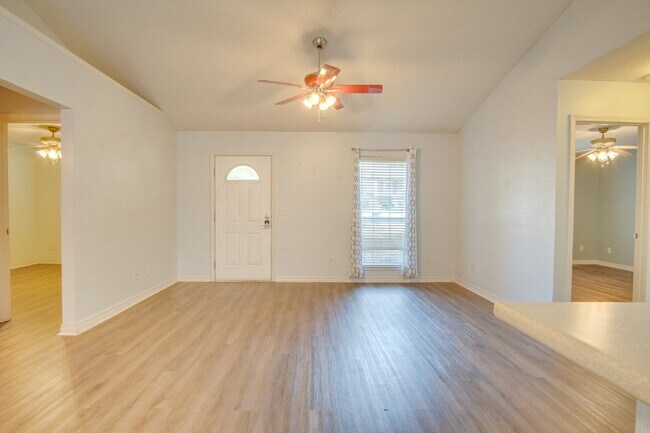 Building Photo - Northeast Pensacola 2 R, 2BA Home Near UWF with LVP Flooring, Large Sunroom, Spacious Lot & Backy...