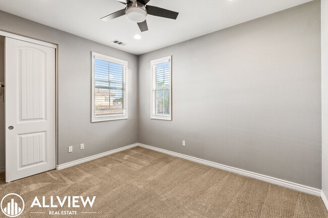 Building Photo - Highly Upgraded 4 Bed, 4.5 Bath Condo Available in Pacific Shores!