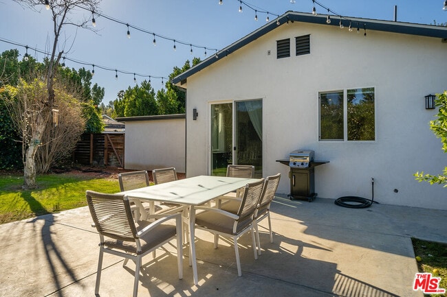 Building Photo - 5202 Topeka Dr