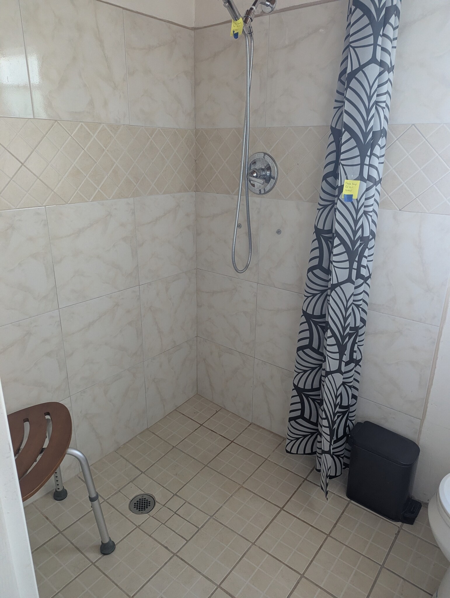 Shower Walk/Roll In - 1169 E Lexington Ave