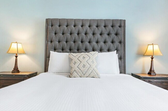 Building Photo - 1212 Carondelet St