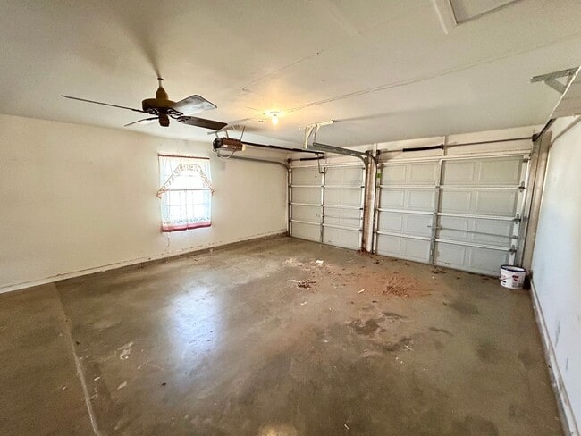 Building Photo - 3 bed 2 bath near the west loop Now available