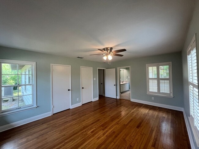 Building Photo - UPDATED HOME IN LAMAR PARK!!