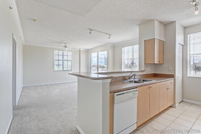 Building Photo - 616 Clearwater Park Rd