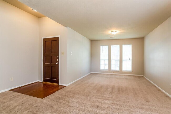 Building Photo - 19010 Dee Woods Dr