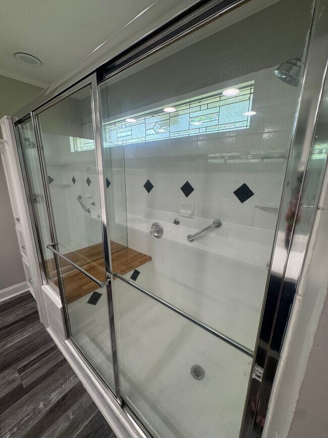 Building Photo - Arrowhead One Level