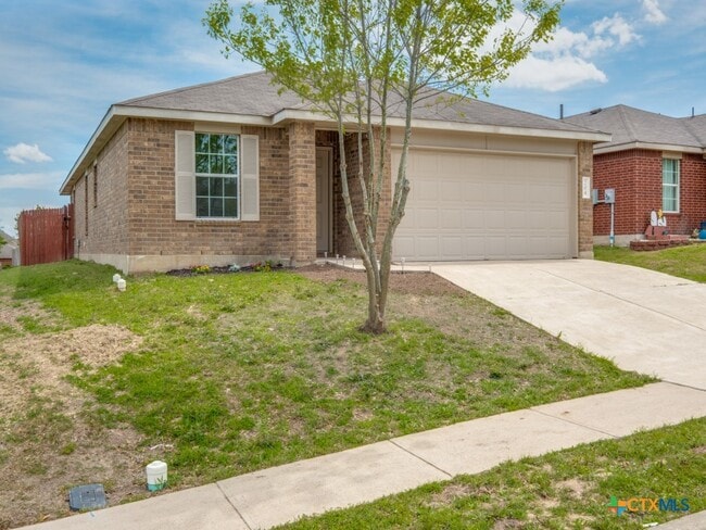 Building Photo - 204 Pine Arbol