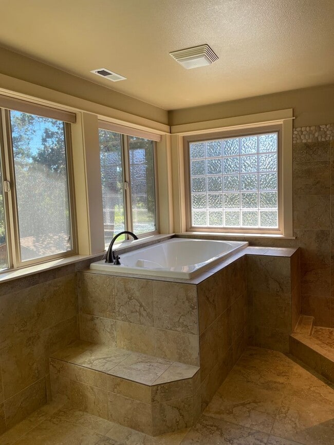 Building Photo - Deschutes Riverfront Home in Tumalo | 3 Bed + Office | Landscaping Included