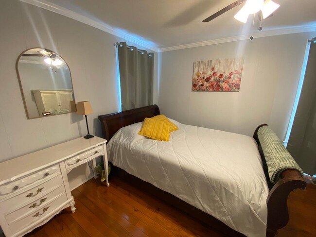 Building Photo - 2bedroom furnished home near St. Bernard's...