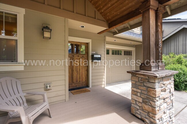 Building Photo - Charming SE Portland Craftsman