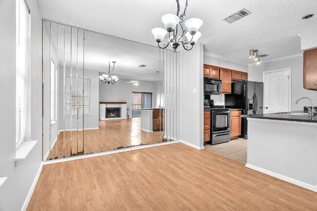 Building Photo - Where Comfort Meets Everyday Luxury!
