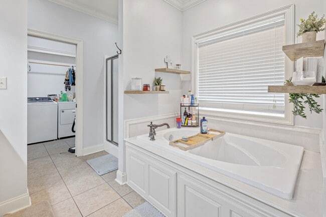 Building Photo - 4108 Linda Ln