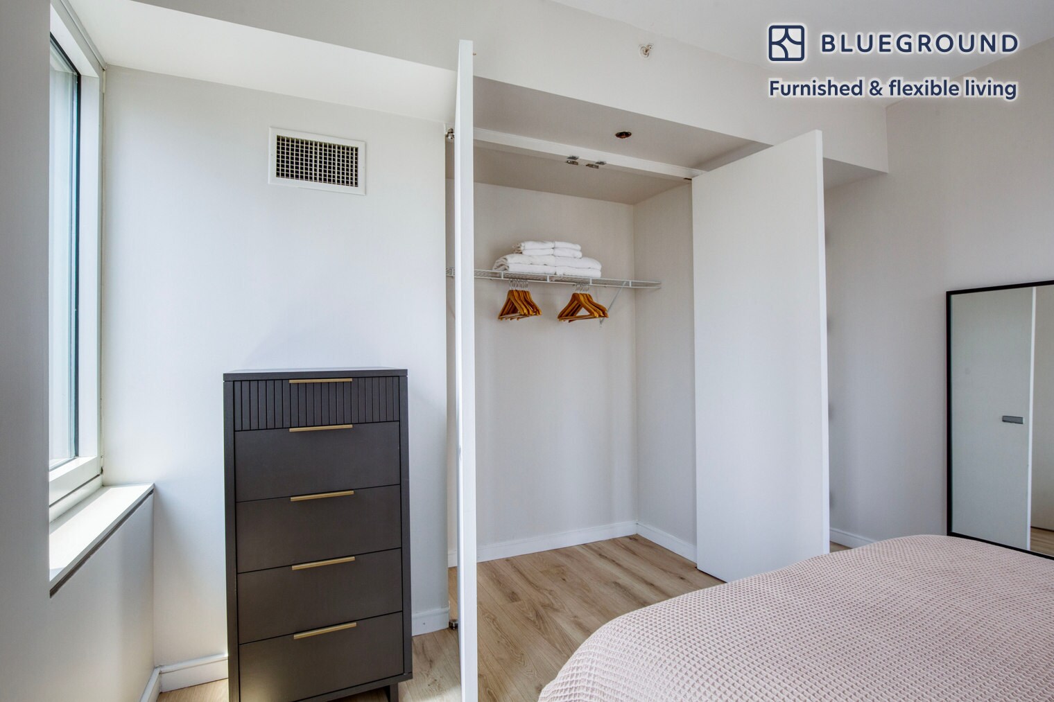 Building Photo - 70 W 45th St