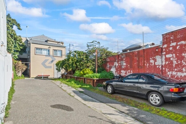 Building Photo - Unit 1