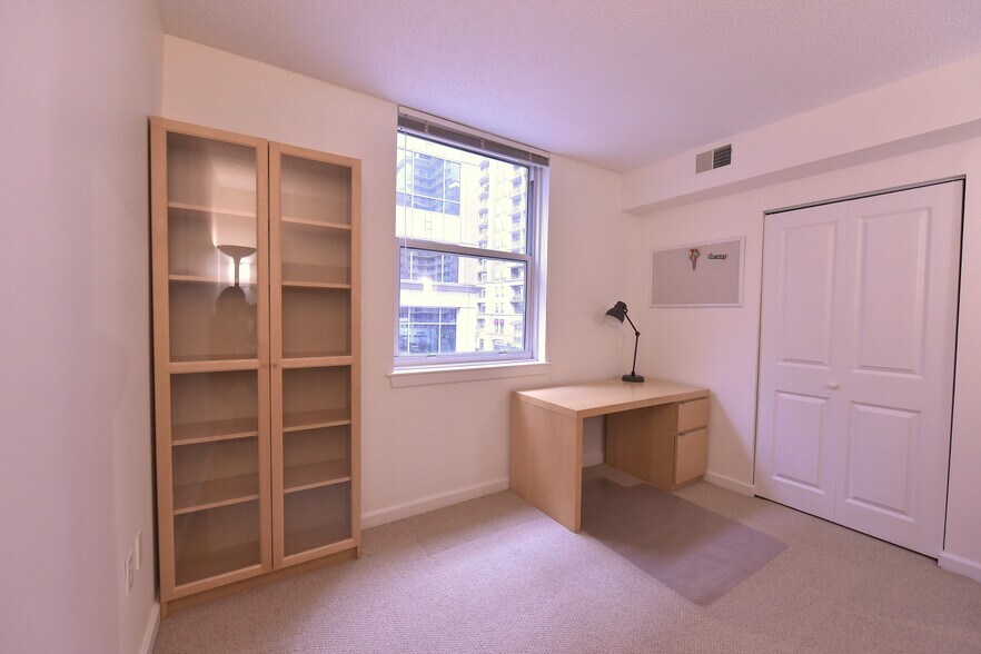 Building Photo - 880 N Pollard St