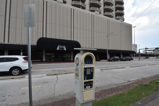 Building Photo - 2016 Main St