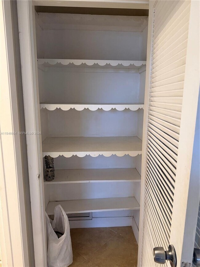 Building Photo - 3212 NE 10th St