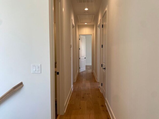 Building Photo - 4 Bed 3 Bath - 4 Min from Downtown - LAWN CARE INCLUDED