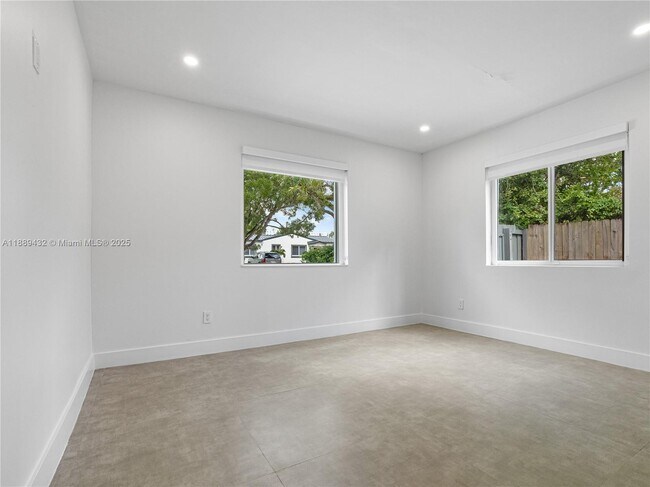 Building Photo - 6436 SW 11th St