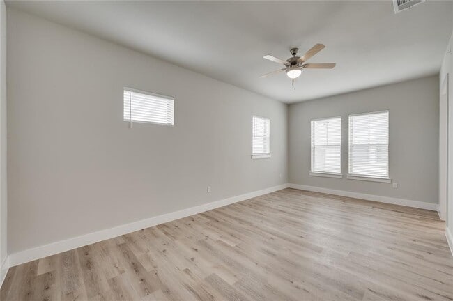 Building Photo - 865 Limmer Loop