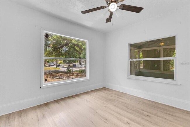 Building Photo - 1029 Colyer St