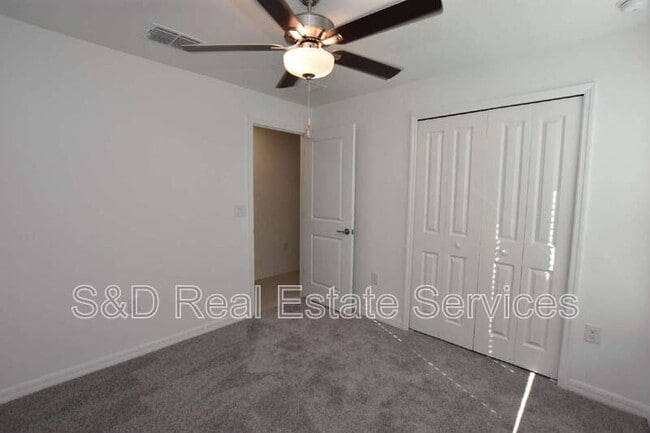 Building Photo - 1940 Red Loop