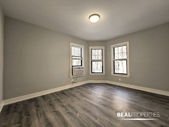 Building Photo - 425 W Belden Ave