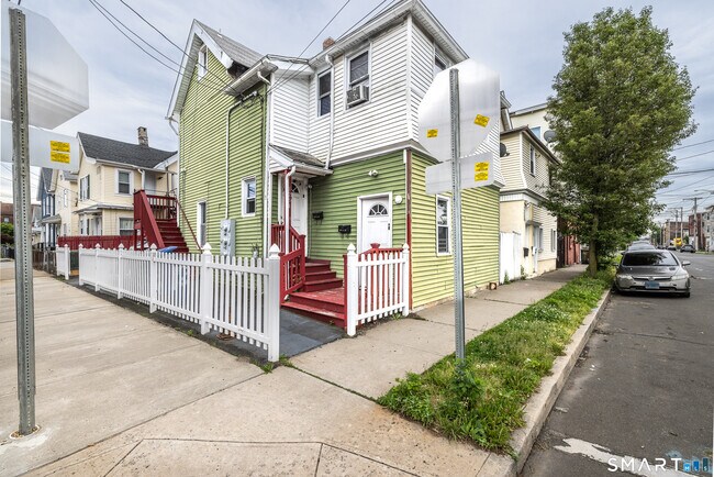 Building Photo - 1254 Pembroke St