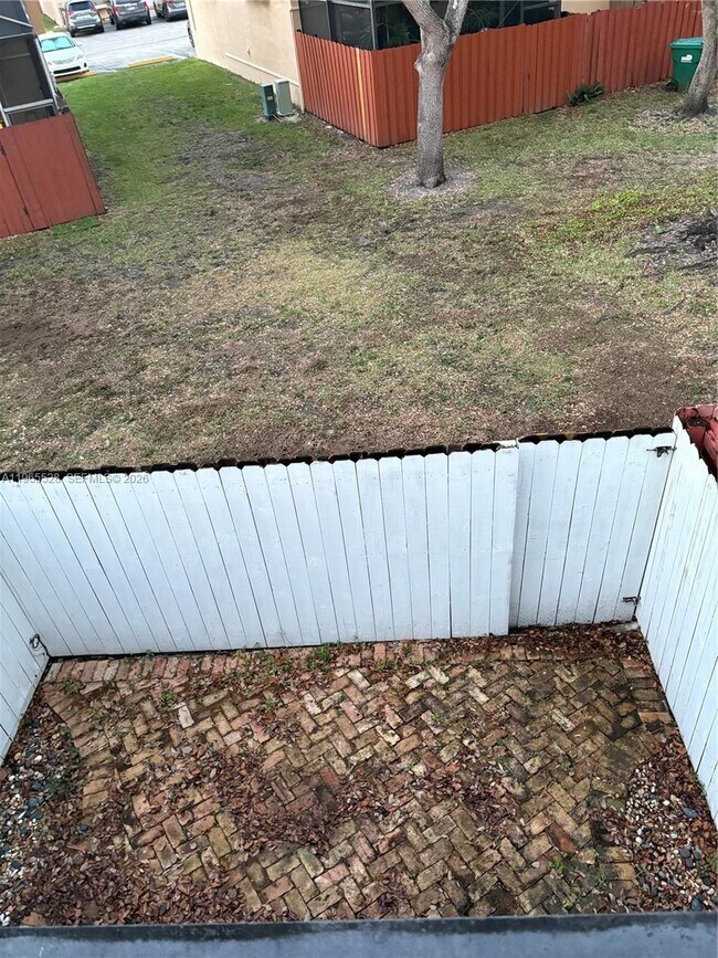 Building Photo - 10095 SW 77th Ct