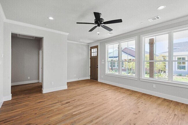 Building Photo - 514 Woodside Trl