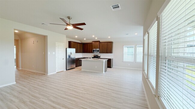 Building Photo - 27315 Blue Pool Dr