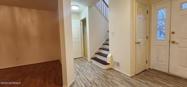 Building Photo - 1 Skylark Ct