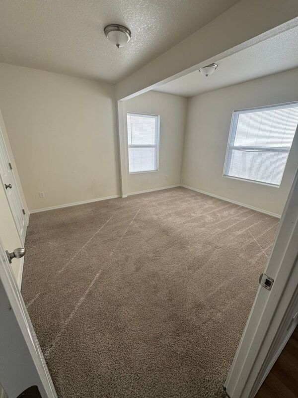 Building Photo - 1348 12th St SE