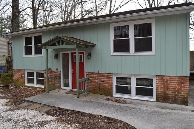 Building Photo - 1812 Gardenspring Dr