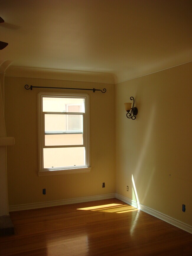 Building Photo - 6087 Cashio St