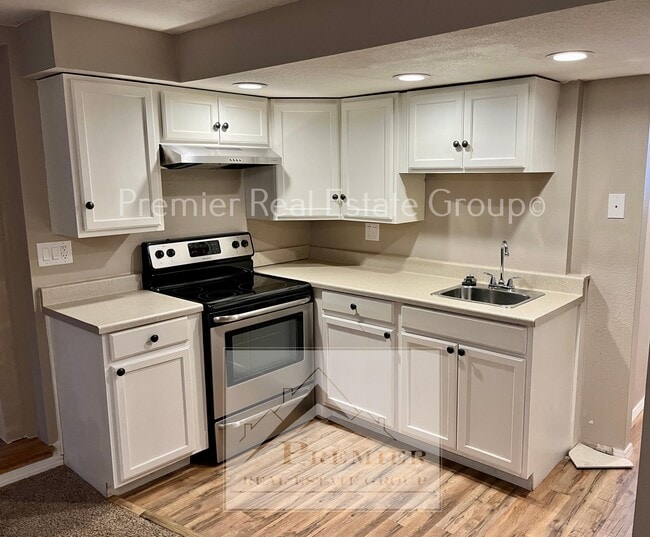 Building Photo - 2021 N El Paso St