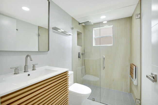 Building Photo - 969 Normandy U