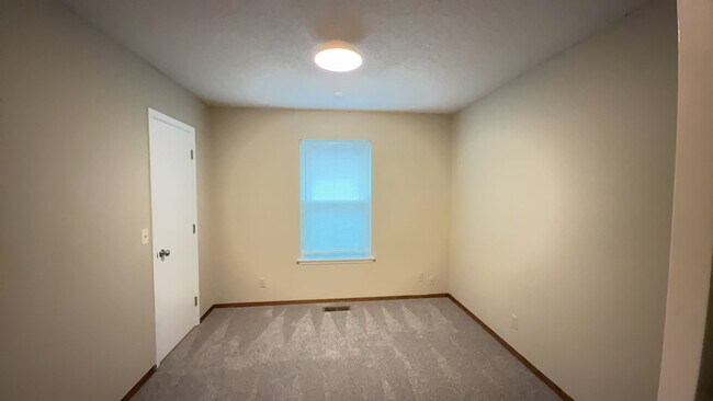 Building Photo - Welcome to this charming 3-bedroom, 2-bathroom duplex located in the vibrant community of Broken ...