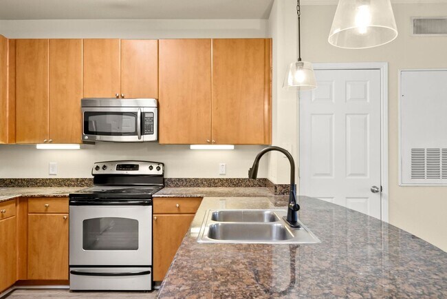 Building Photo - Midtown Village 2 Bed 2 Bath Condo! Available Now! Call Today to Schedule a Tour!