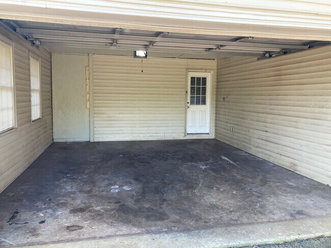 Building Photo - 110 W Wedgewood Cir