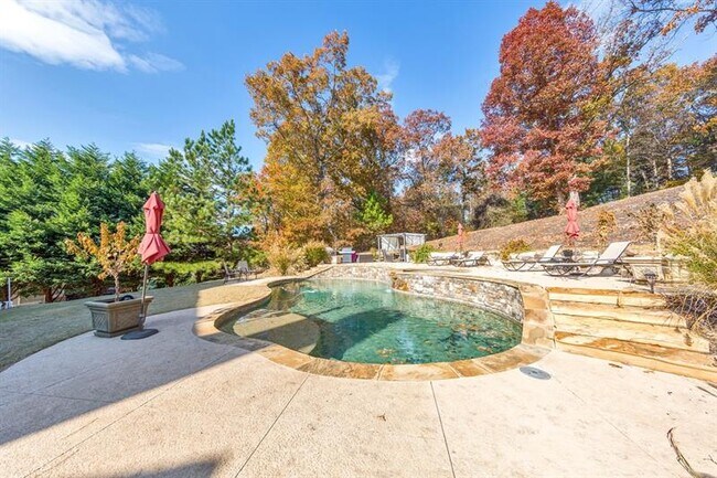 Building Photo - 5024 Glen Forrest Dr
