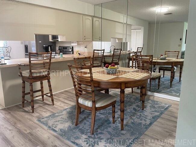 Building Photo - Fully Furnished Golf Course Villa