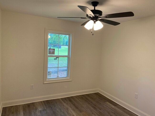 Building Photo - 18 Carney Ln