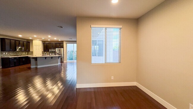 Building Photo - 4-bed, 2.5 bath, 2,498 sq ft home in Mount...
